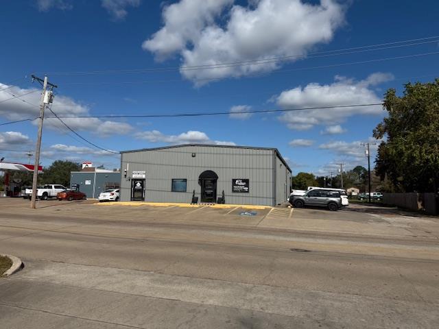 105 E Wilkins St, Angleton, TX 77515