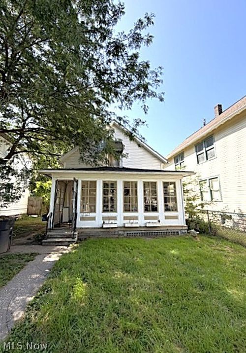 7107 Lawn Ave, Cleveland, OH, 44102-4115 | Card Image
