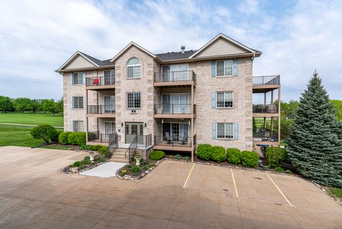 9-2958 Holiday Ct, Bettendorf, IA, 52722-6723 | Card Image