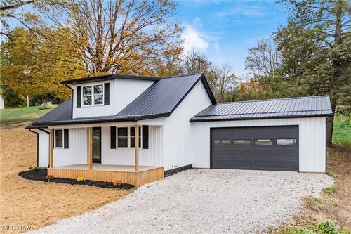 7115 East Pike, Zanesville, OH, 43701-9524 | Card Image