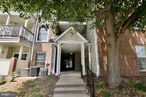 apt-435-3916 Penderview Dr, FAIRFAX, VA, 22033-4796 | Card Image