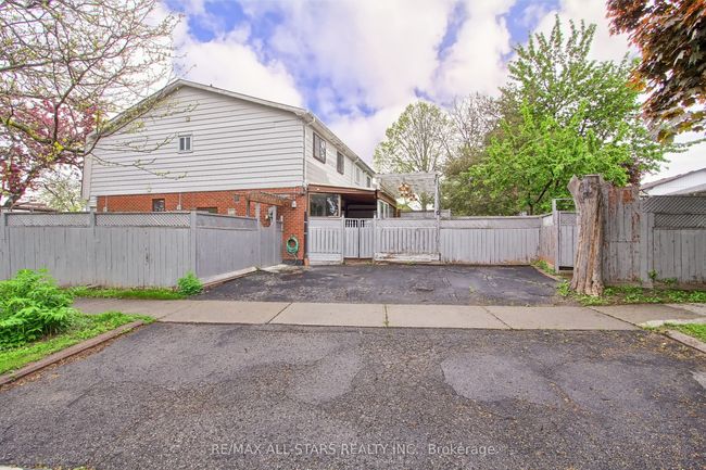 48 Archdekin Dr, House attached with 5 bedrooms, 3 bathrooms and 4 parking in Brampton ON | Image 48