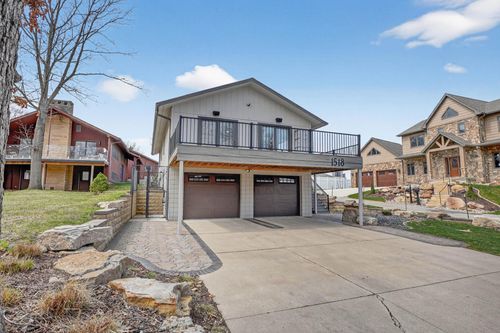 1518 River Bluff Dr, Cedar Falls, IA, 50613-1724 | Card Image