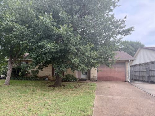 129 Astoria Dr, Cedar Hill, TX, 75104-2745 | Card Image