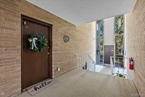 2-16539 Middlebelt Road, Livonia, MI, 48154 | Card Image