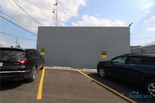 114 E Perry St, Port Clinton, OH, 43452-1106 | Card Image