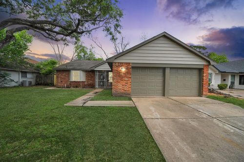 6034 Vickijohn Drive, Houston, TX, 77096 | Card Image