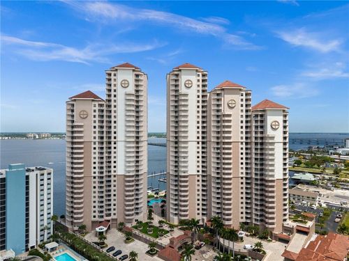 g807-2090 W 1st St, FORT MYERS, FL, 33901-3103 | Card Image