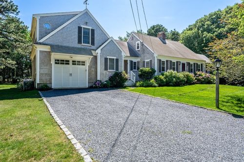 11 Barnes Ln, West Yarmouth, MA, 02673-4952 | Card Image