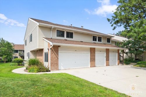 992 Hidden Lake Dr, Buffalo Grove, IL, 60089-7504 | Card Image