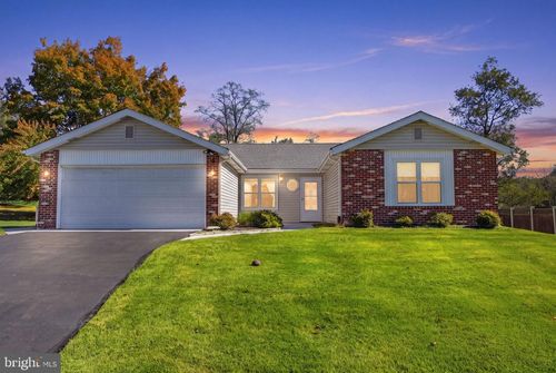 9 S Lancaster Ln, NEWTOWN, PA, 18940-1457 | Card Image