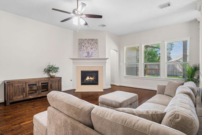 Abundance of windows for natural light | Image 12