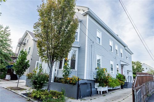 89 Superior St, Providence, RI, 02907-2717 | Card Image