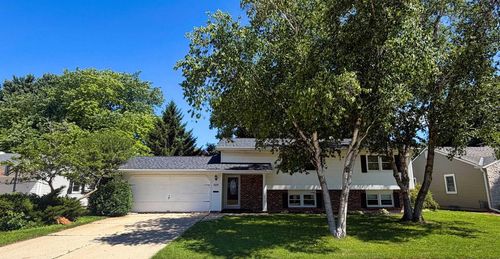 828 W 19th Avenue, OSHKOSH, WI, 54902 | Card Image