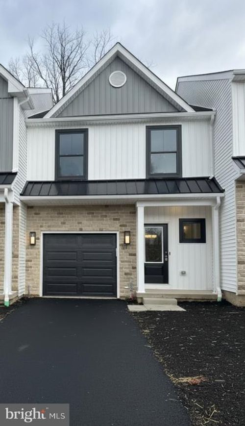 jw-110 Cobblestone Dr, HARLEYSVILLE, PA, 19438-1793 | Card Image