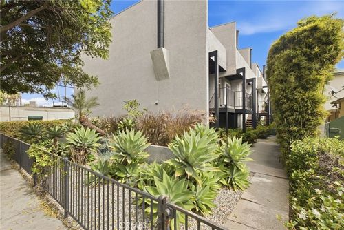 unit-b-4018 Redwood Avenue, Los Angeles, CA, 90066 | Card Image