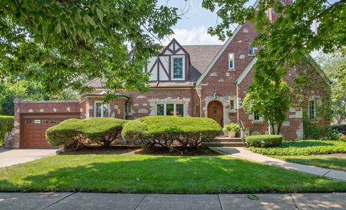 6656 N Sauganash Ave, Lincolnwood, IL, 60712-3037 | Card Image