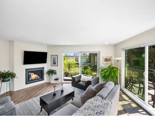 202-134 W 20th St, North Vancouver, BC, V7M1Y4 | Card Image