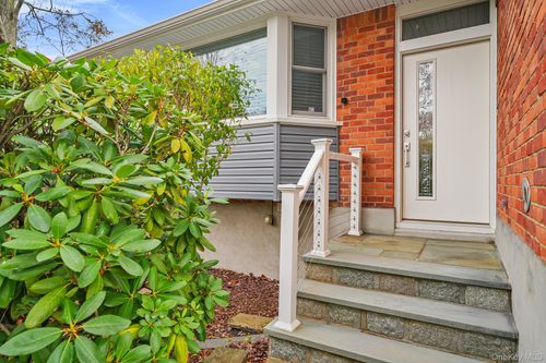 164 Drisler Ave, White Plains, NY, 10607-2404 | Card Image