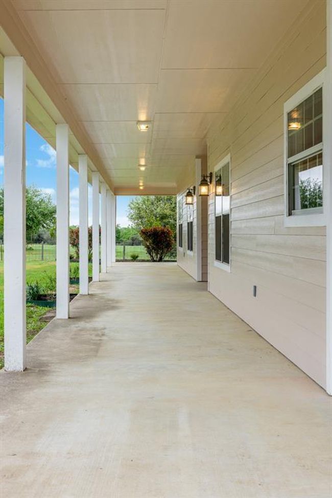 10565 N Highway 77, House other with 3 bedrooms, 3 bathrooms and 4 parking in Lexington TX | Image 26