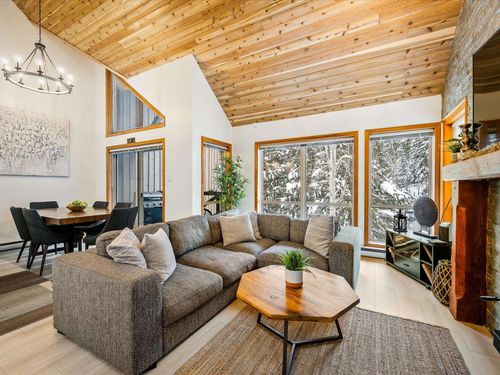 2-4891 PAINTED CLIFF ROAD, Whistler, BC, V0N1B4 | Card Image