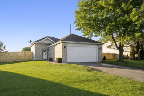 520 Pheasant Run Dr, Hobart, IN, 46342 | Card Image