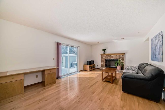 19 Sandringham Close Nw, Home with 4 bedrooms, 3 bathrooms and 4 parking in Calgary AB | Image 26