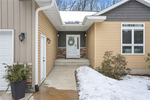 129 Grey Friar Ln, Eau Claire, WI, 54701-7187 | Card Image