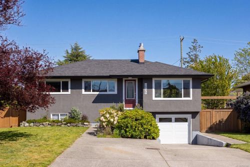 2935 Oriole St, Victoria, BC, V8R2W9 | Card Image
