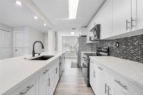 3-8239 Nw 8th St, Plantation, FL, 33324-1202 | Card Image