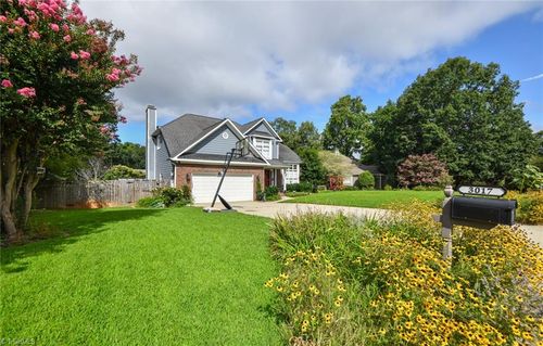 3017 Ardoch Dr, Greensboro, NC, 27410-9417 | Card Image