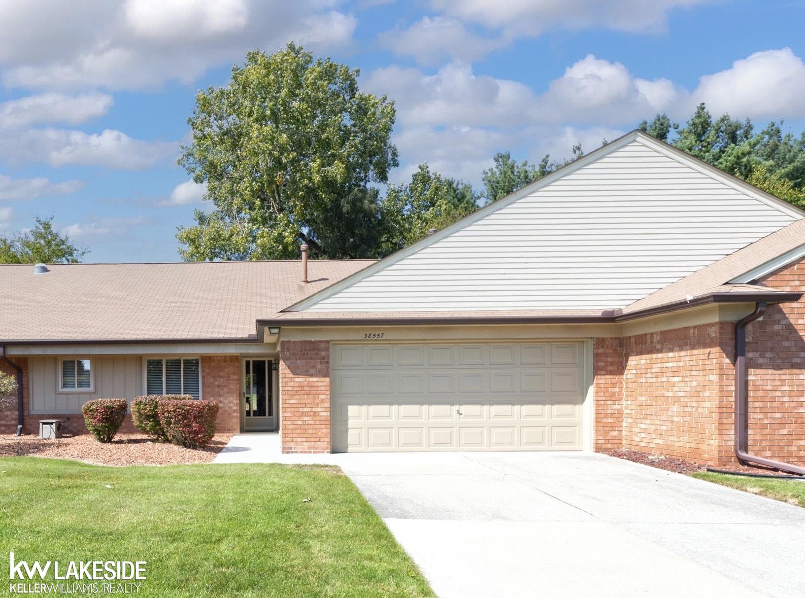 Palm Meadow Dr, Clinton Township, MI 48036