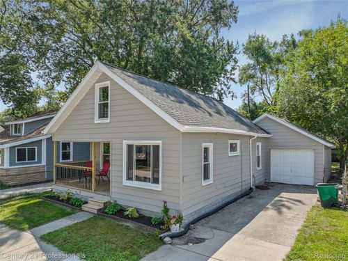 321 W Harwood Ave, Madison Heights, MI, 48071-3937 | Card Image