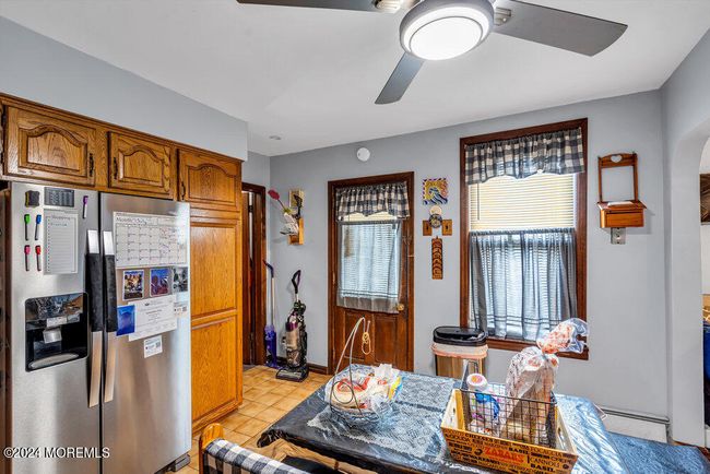 662 Avenue E, Home with 5 bedrooms, 3 bathrooms and null parking in Bayonne NJ | Image 7