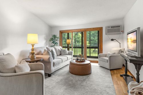 apt-227-2690 Oxford St N, Roseville, MN, 55113-2028 | Card Image