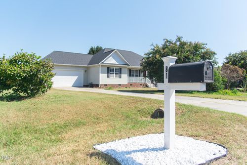 81 Beasley Estates Dr, Benson, NC, 27504-5926 | Card Image