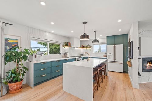 7658 Cumberland St, Burnaby, BC, V3N3X8 | Card Image