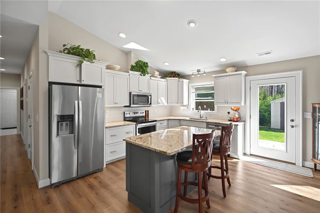 8045 Highway 81 S, House other with 3 bedrooms, 2 bathrooms and null parking in Starr SC | Image 12