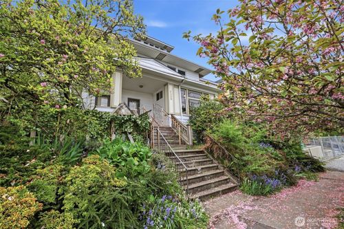 6238 Woodlawn Ave N, Seattle, WA, 98103-5754 | Card Image