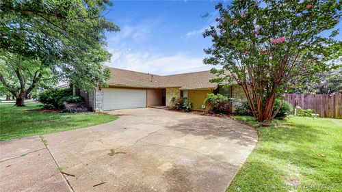 7723 Oxford Ave, Tulsa, OK, 74136-8522 | Card Image