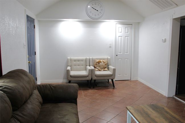 611 W Minnie St, House other with 2 bedrooms, 1 bathrooms and null parking in Stephenville TX | Image 4