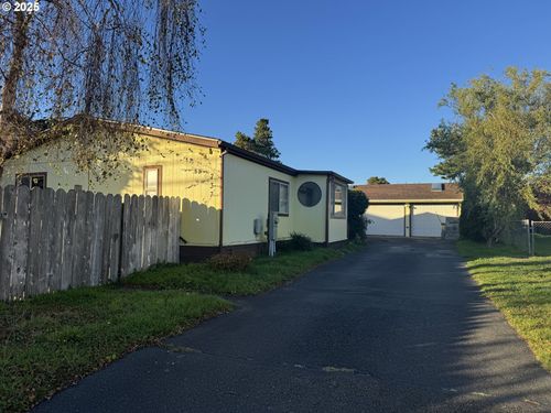 737 11th St Se, Bandon, OR, 97411-9191 | Card Image