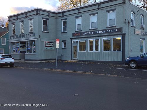 39 Saint James St, Kingston, NY, 12401-4533 | Card Image