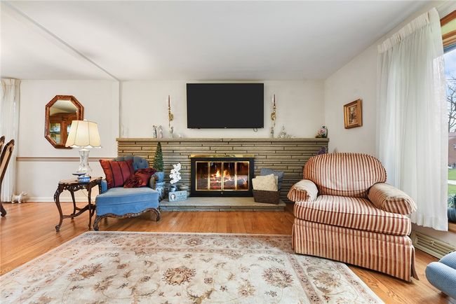 1609 Zeuger St, House other with 3 bedrooms, 3 bathrooms and 2 parking in Glenshaw PA | Image 5
