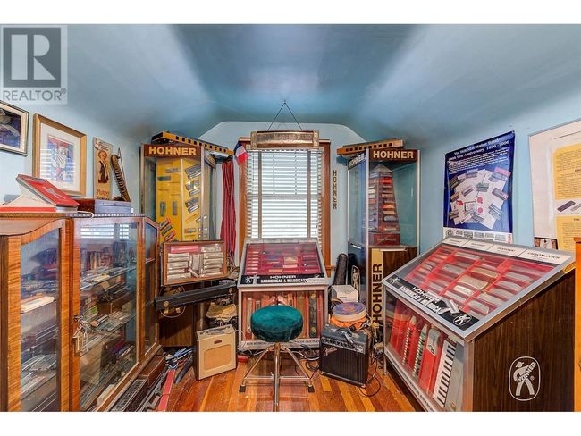 866 Dehart Ave, House other with 3 bedrooms, 1 bathrooms and 2 parking in Kelowna BC | Image 16