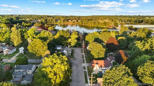 442 Butler St, Northville, MI, 48167-1605 | Card Image