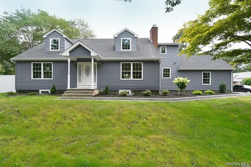 336 Nicolls Rd, Deer Park, NY, 11729-1806 | Card Image