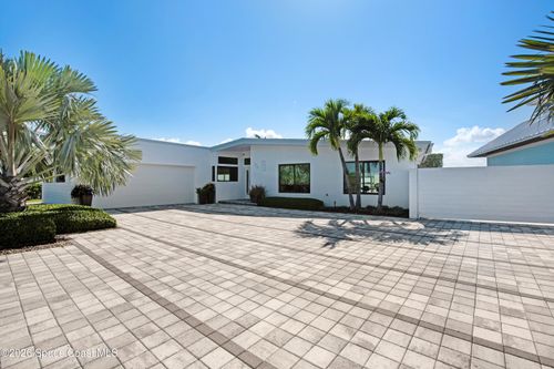 93 W Bay Dr, Cocoa Beach, FL, 32931-2401 | Card Image