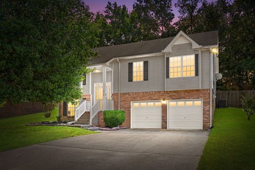 174 Sarah Elizabeth Dr, Clarksville, TN, 37042-8223 | Card Image