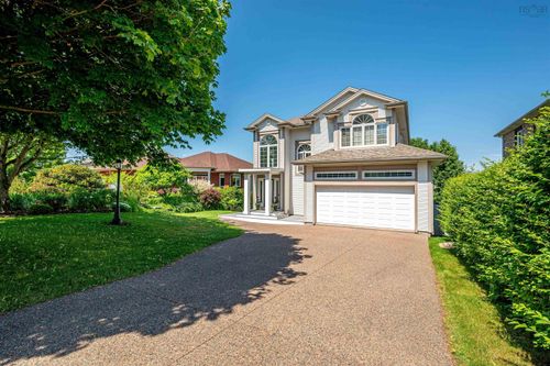 73 Lakeshore Park Terr, Dartmouth, NS, B3A4Z4 | Card Image